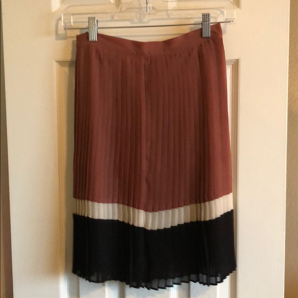 Pleated skirt
